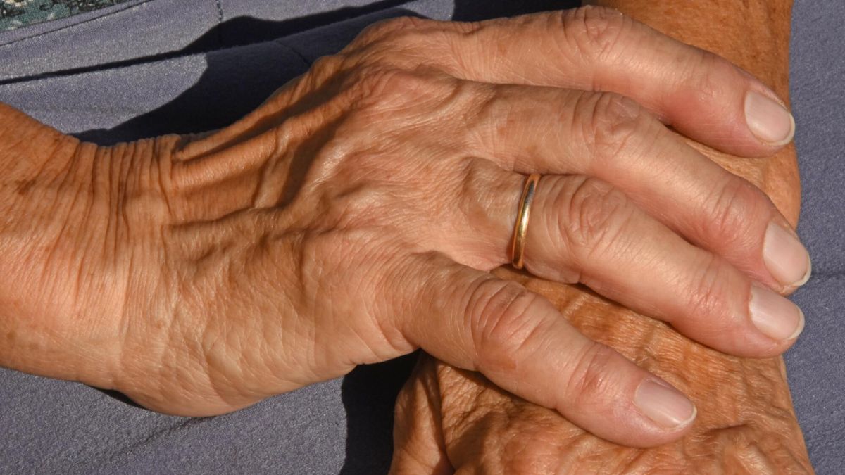 Ciężki przebieg COVID-19 można poznać po długości palców? Autorzy zaskakujących badań twierdzą, że odpowiada za to testosteron