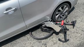 Kolarstwo. Chwile grozy na treningu. Carlos Ospina został potrącony przez samochód