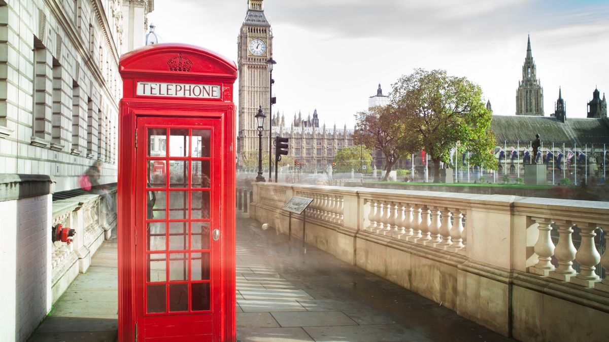 Osoby pracujące na stałe za granicą po raz pierwszy rozliczą się na nowych zasadach - pisze "Rz" 