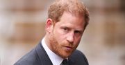 Książę Harry ma żal do rodziny królewskiej. Chodzi o PODSŁUCHY w telefonach