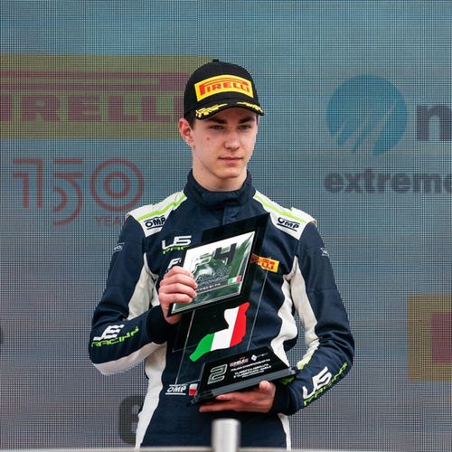 Kacper Sztuka na podium włoskiej F4