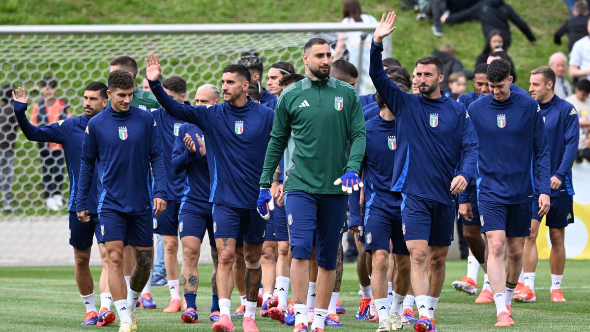 Zdjęcie okładkowe artykułu: PAP/EPA / Daniel Dal Zennaro  / Na zdjęciu: piłkarze reprezentacji Włoch