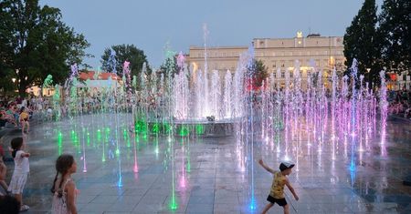 Pokazy multimedialne na placu Litewskim: 8-9 lipca. Jakie pokazy w ten weekend?