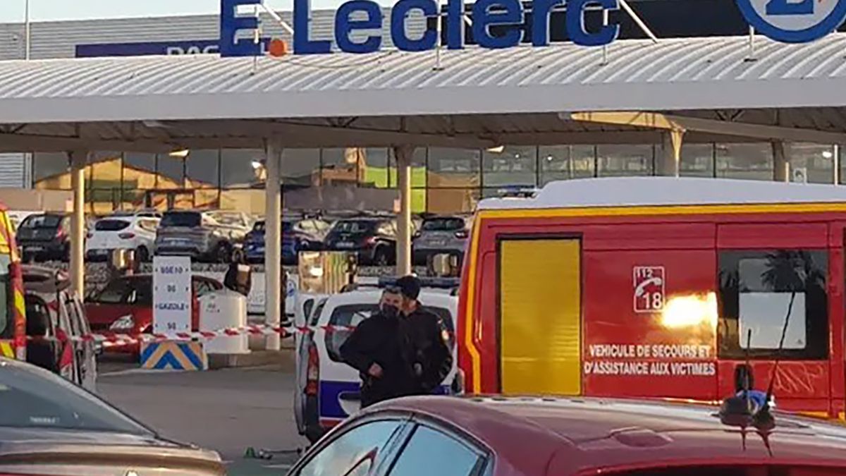 Imigrant ranił szablą dwie policjantki 