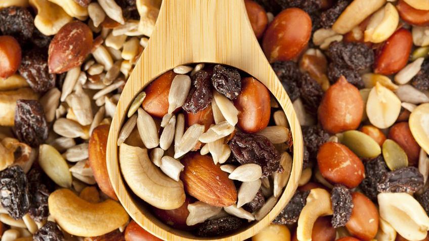 Lekko solona mieszanka orzechów prażonych (zawiera orzechy ziemne)