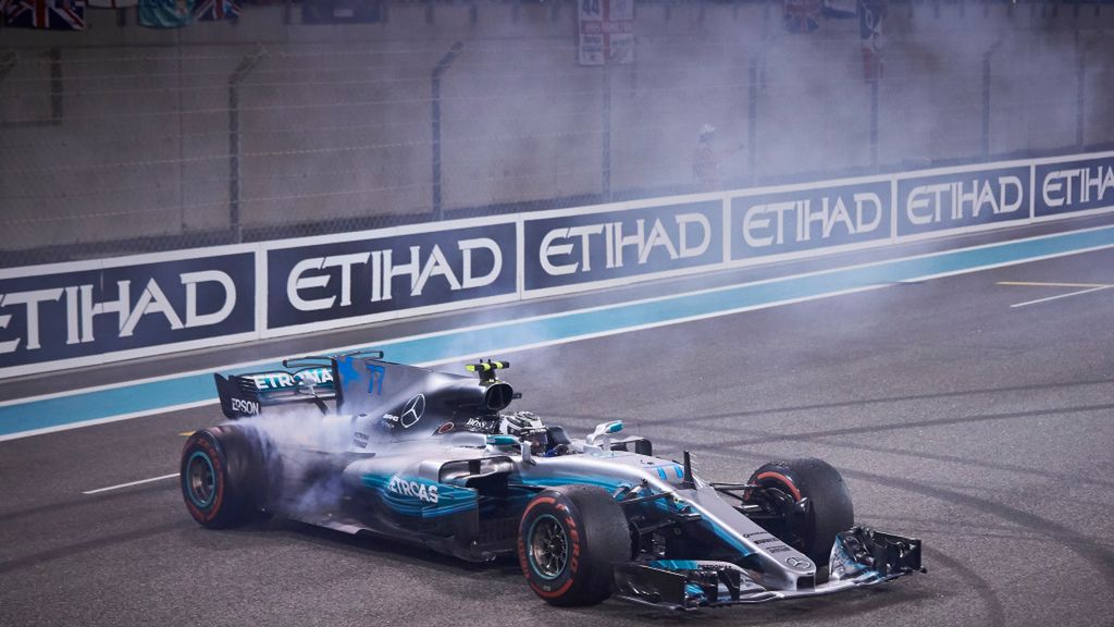Zdjęcie okładkowe artykułu: Materiały prasowe / Mercedes AMG F1 / Steve Etherington / Valtteri Bottas świętuje zwycięstwo w GP Abu Zabi
