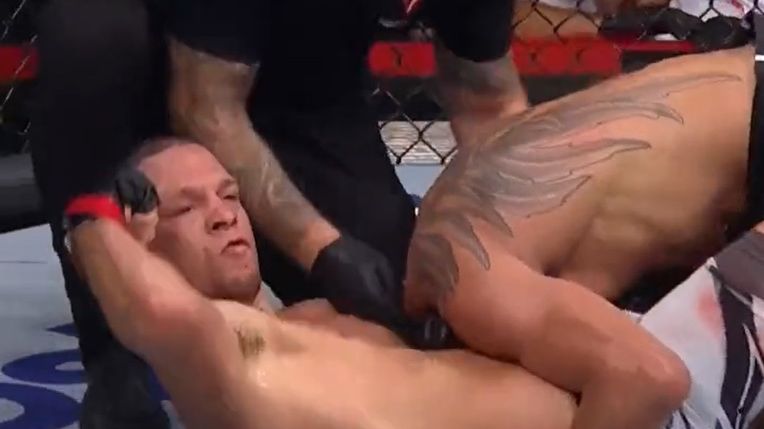 Zdjęcie okładkowe artykułu: Twitter /  / Nate Diaz poddał Tony'ego Fergusona w walce wieczoru UFC 279