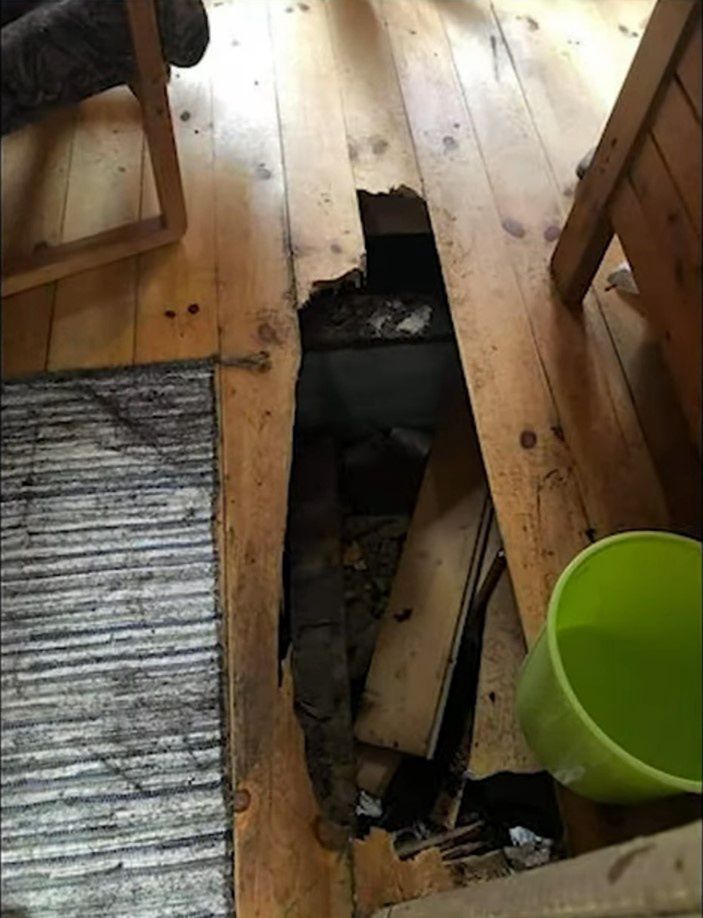 Poczciwy Krzychu o zdemolowanym domku