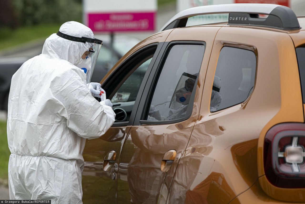 Rzeszów otworzy punkt szczepień drive-thru, czyli dla pacjentów przyjeżdżających samochodami. Jak dotąd taką metodą w Polsce  pobierano jedynie wymazy