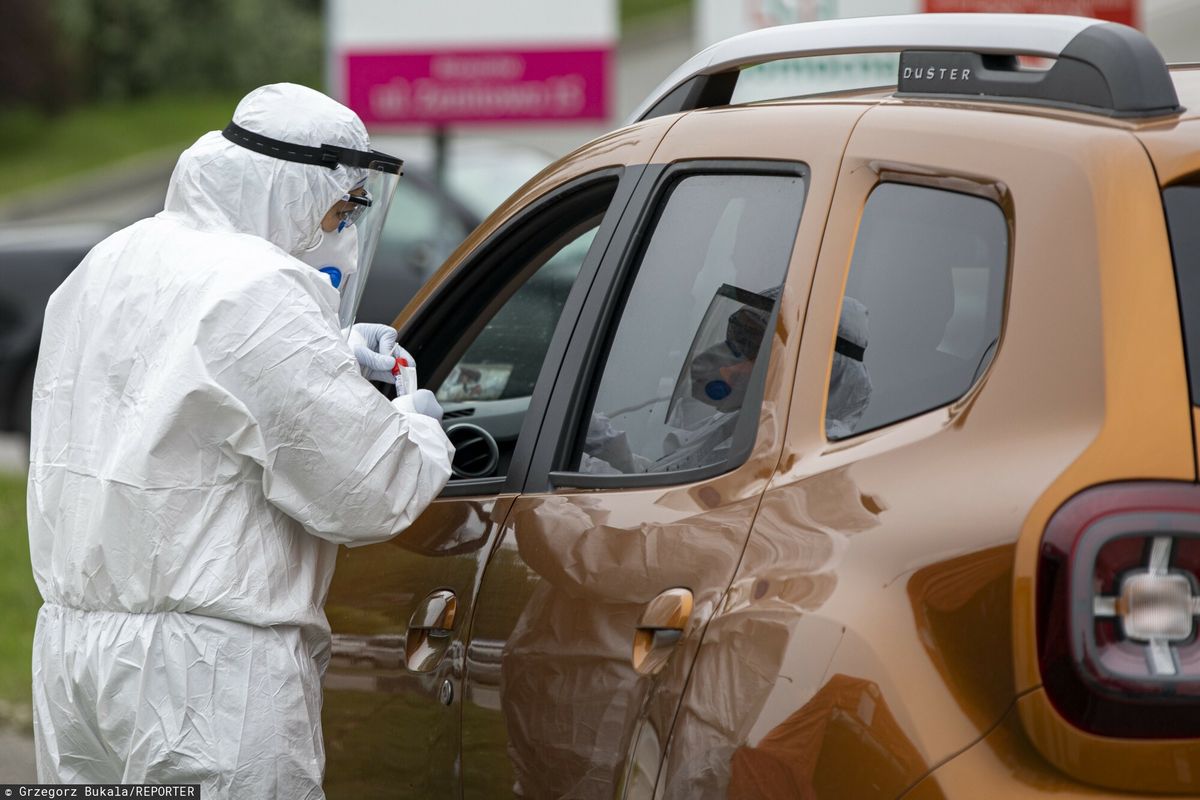 Rzeszów otworzy punkt szczepień drive-thru, czyli dla pacjentów przyjeżdżających samochodami. Jak dotąd taką metodą w Polsce  pobierano jedynie wymazy