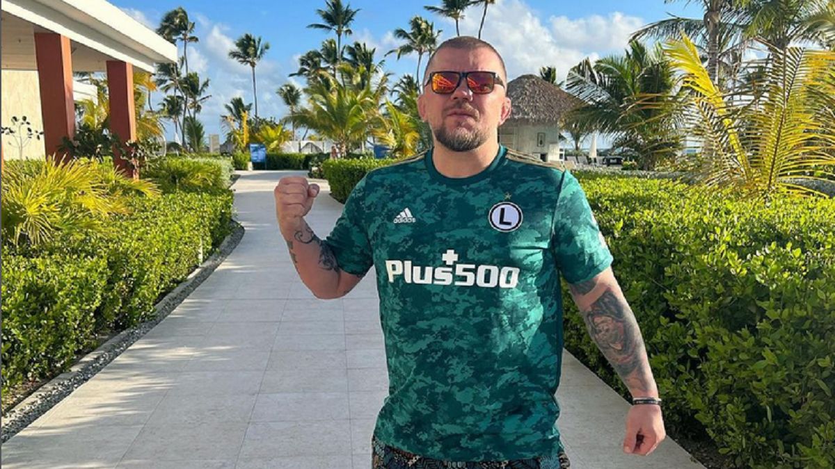 (Instagram)Łukasz Jurkowski na wakacjach. Uwagę przykuwa jedna rzecz