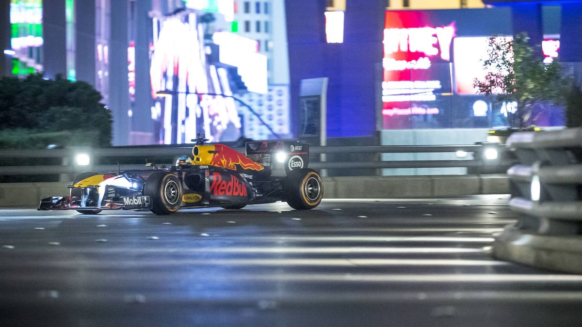 Zdjęcie okładkowe artykułu: Materiały prasowe / Red Bull / Na zdjęciu: pokaz F1 w Las Vegas