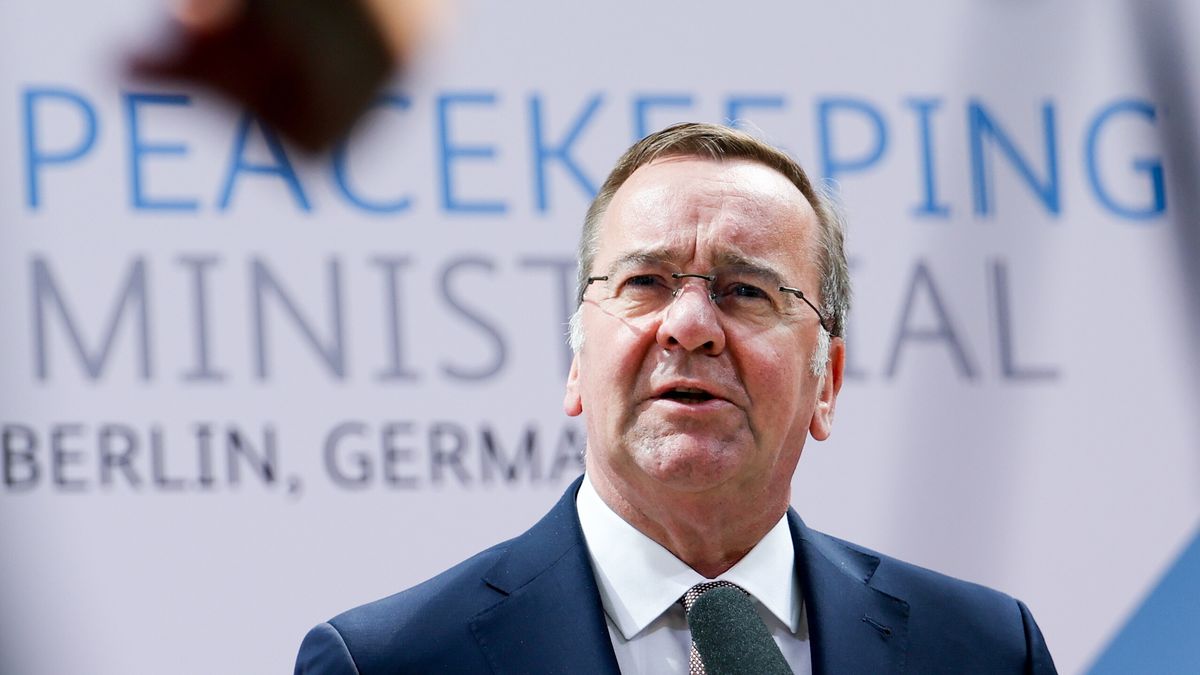 German Defence Minister Boris Pistorius speaks to the media prior to the UN Peacekeeping Ministerial forum in Berlin, Germany, 12 May 2025. The UN Peacekeeping Ministerial runs from 13 to 14 May 2025, and serves as a high-level political forum to discuss the future of peacekeeping and for Member States to express and demonstrate their political support. EPA/FILIP SINGER Dostawca: PAP/EPA.