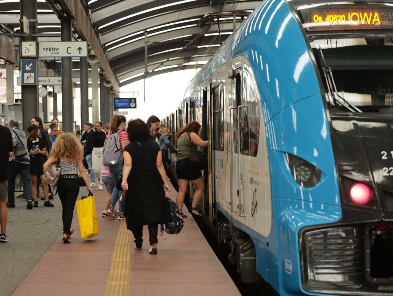 Najczęściej wybierana trasa kolejowa w Polsce zaczyna się na Śląsku. Statystyki są jednoznaczne - coraz chętniej jeździmy pociągiem
