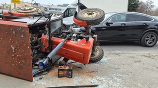 Starachowice: Mercedes uderzył w ciągnik. Ursus przewrócił się na bok