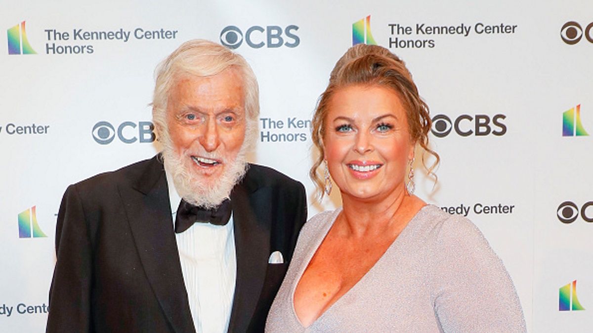 Arlene Silver ma 51 lat. Jej mąż z kolei aż 97 lat. Wydaje się, że im to nie przeszkadza