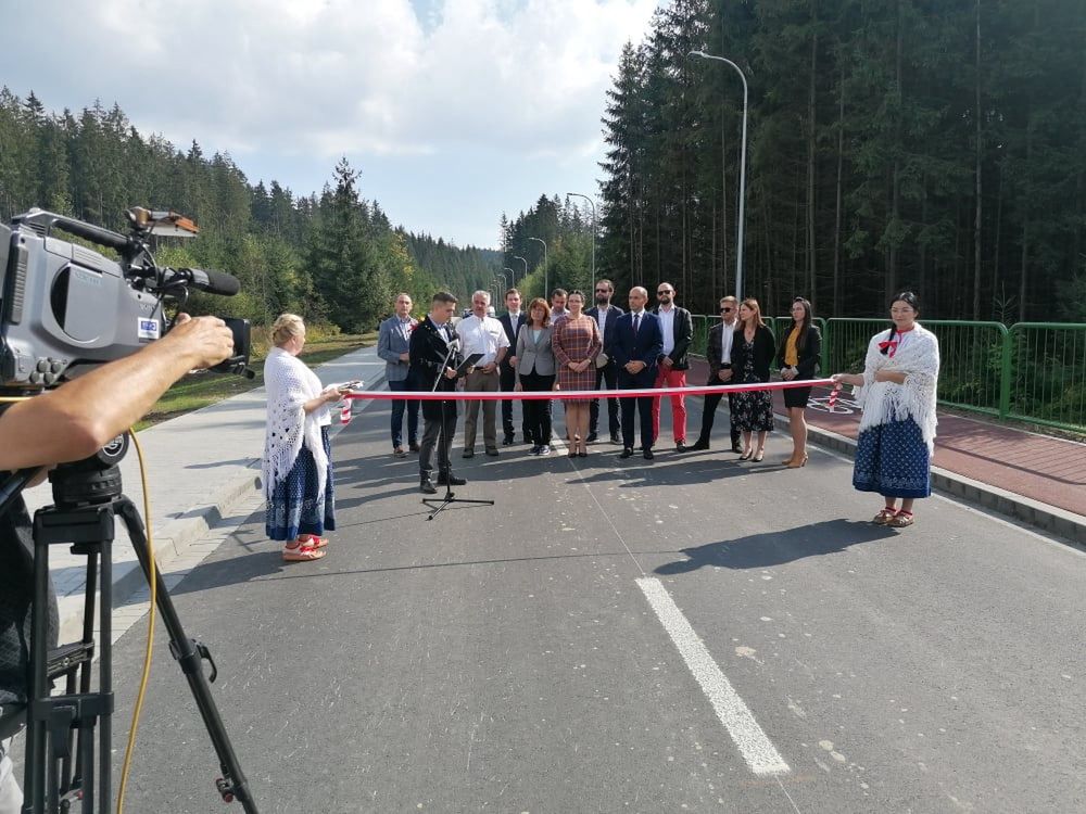 Śląskie. Władze Istebnej uroczyście otworzyły drogę po remoncie.