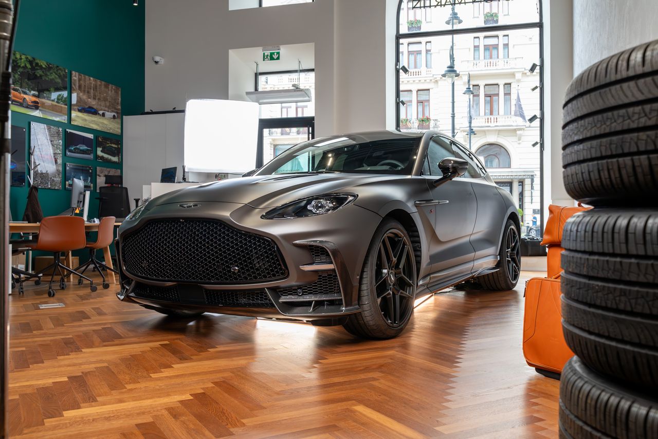 Aston Martin DBX S