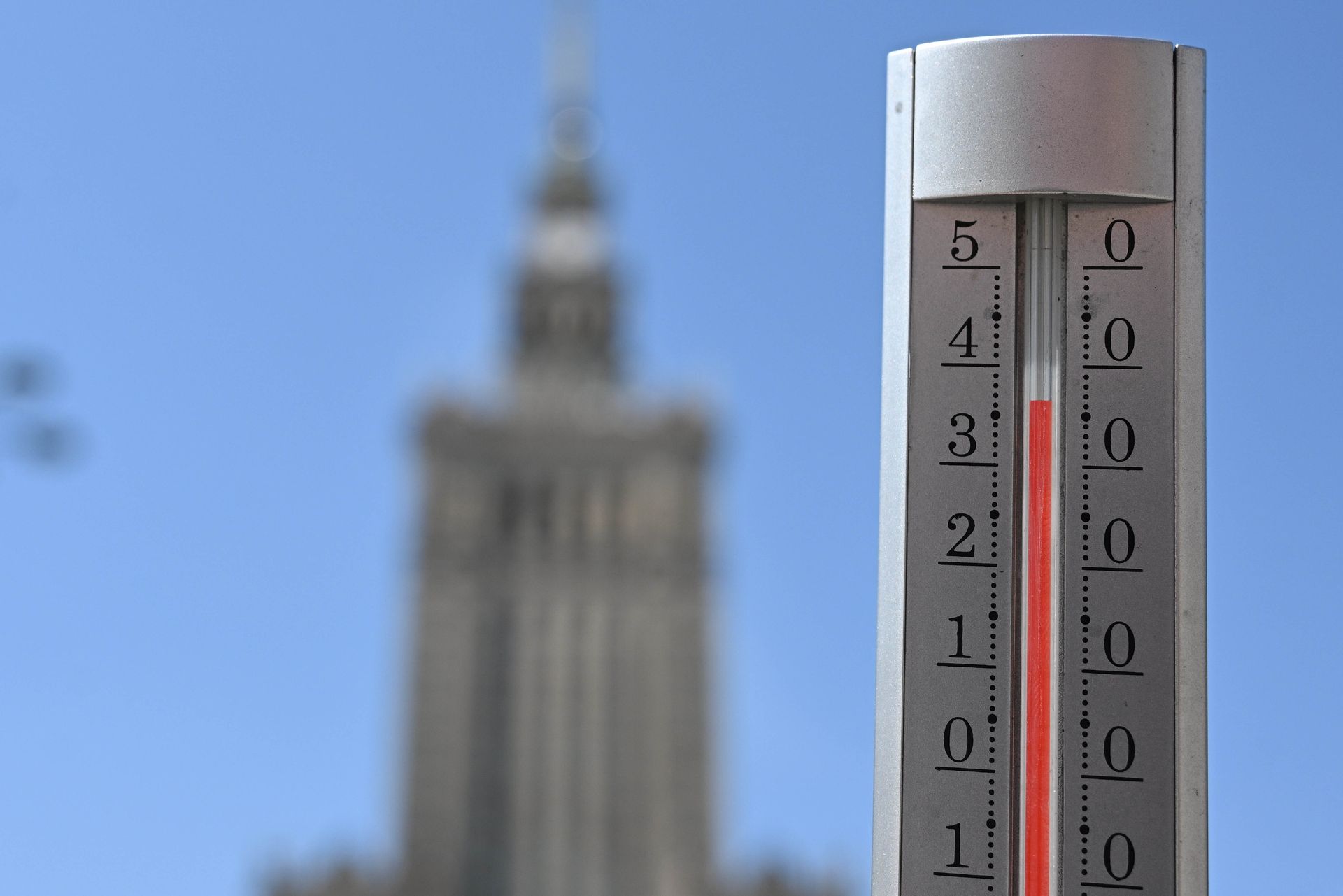 Heatwave raises carbon monoxide poisoning risk — emergency services urge ventilation