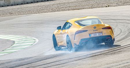 Toyota GR Supra 2.0 doczekała się polskich cen. Jest znacznie tańsza i wciąż bogato wyposażona