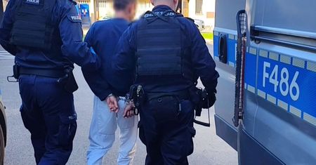 Pabianice: 47-latek podejrzany o podpalenie kamienicy. Usłyszał aż 7 zarzutów