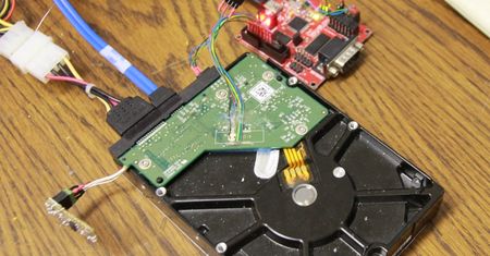 Linux zainstalowany na twardym dysku – firmware pomieści też malware