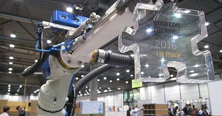 Nie tylko Kiva. Amazon ma już robota-pakowacza, który zdoła zastąpić człowieka