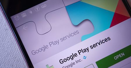 HTC: masz problemy z akumulatorkiem? Usuń aplikację zdjęć od Google