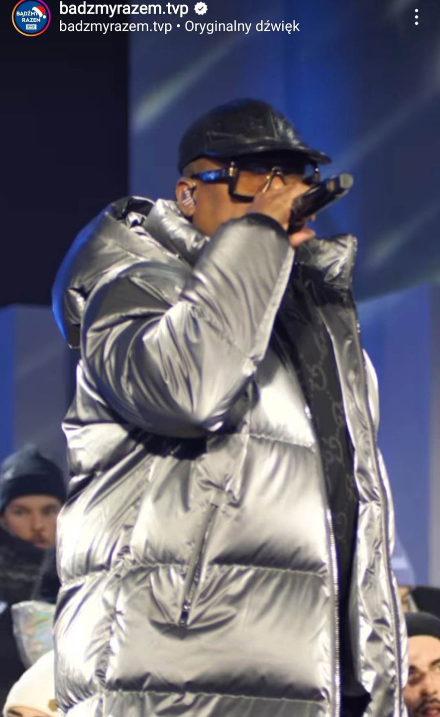 Sylwester 2022 TVP. Sara James i Black Eyed Peas na scenie