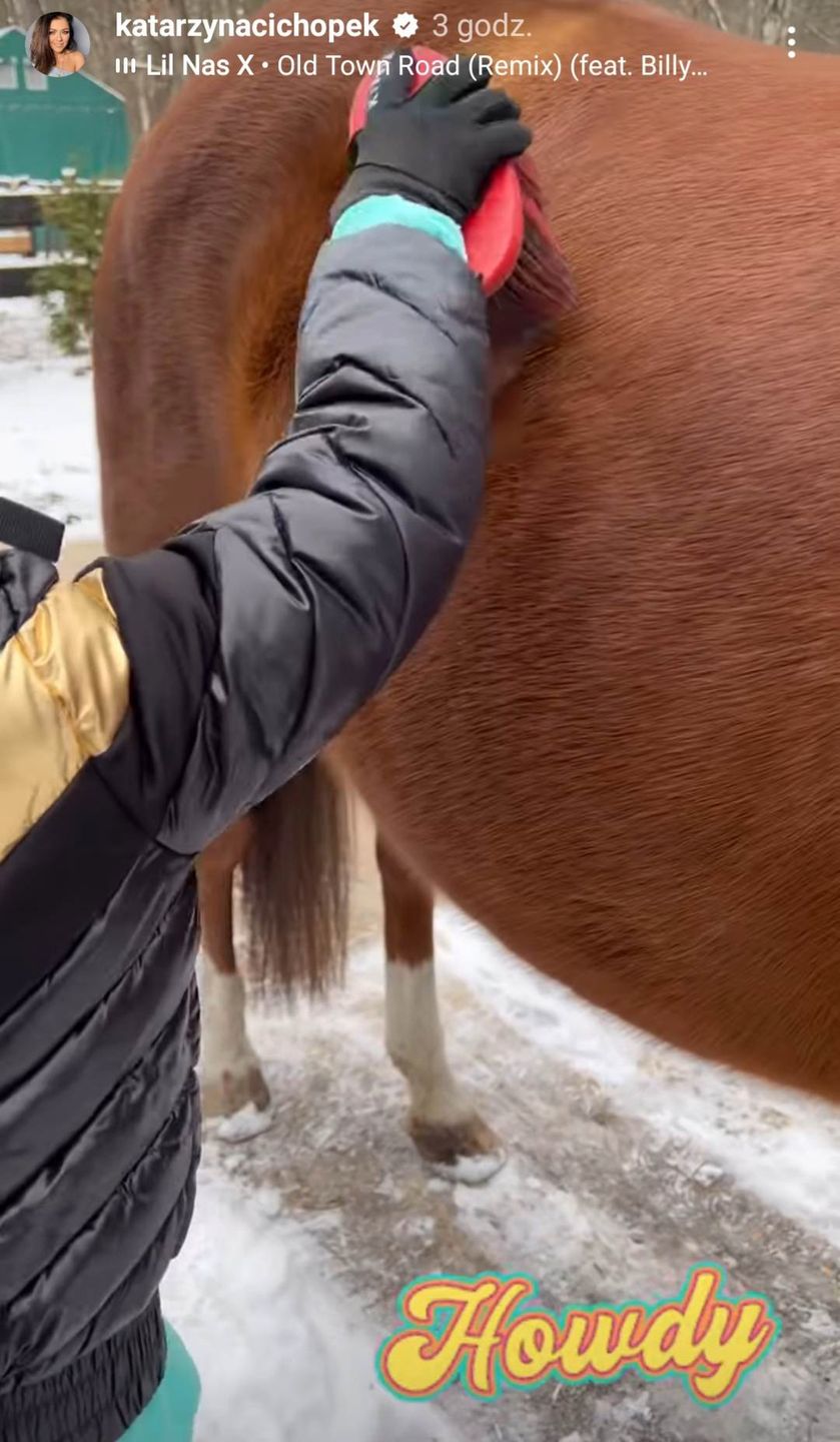 Kasia Cichopek z córką na koniach