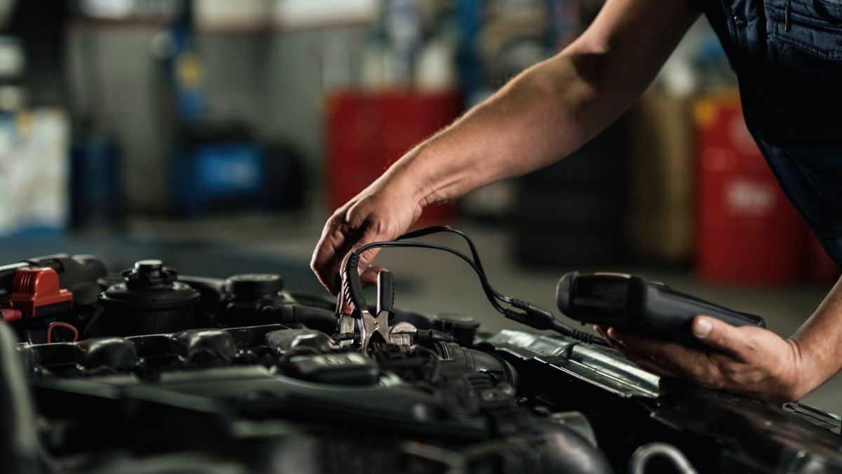 Sprawdzenie akumulatora warsztat mechanik