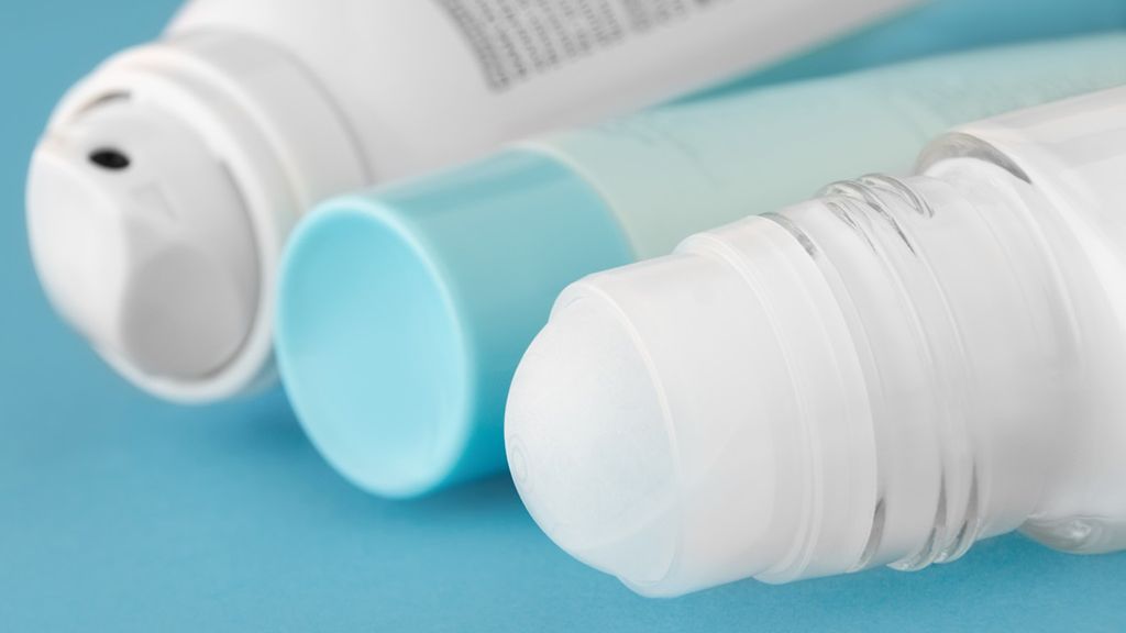 Antyperspirant to bloker potu w odróżnieniu od dezodorantu, który tylko maskuje nieprzyjemne zapachy