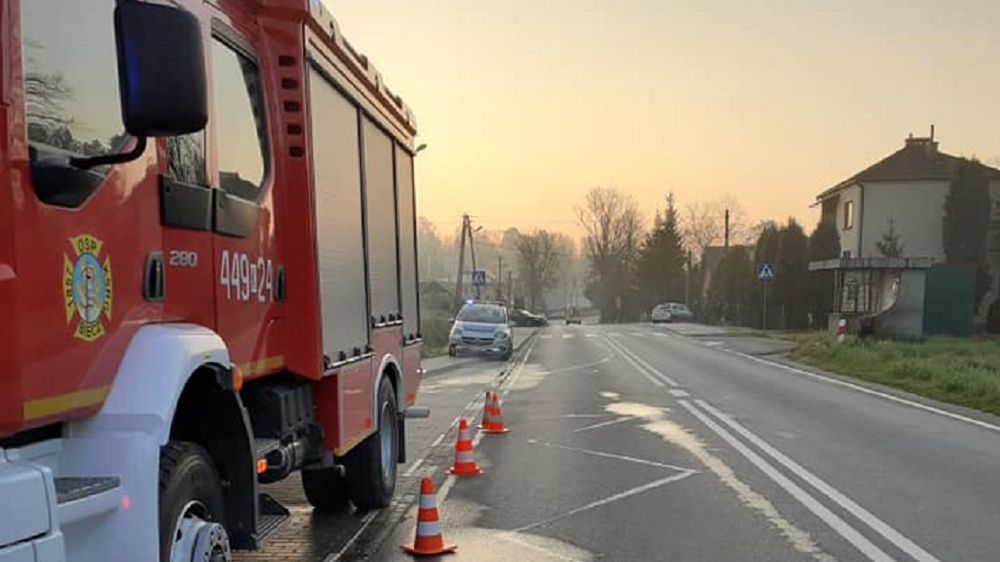 Binarowa. Dwóch nastolatków spadło z dachu