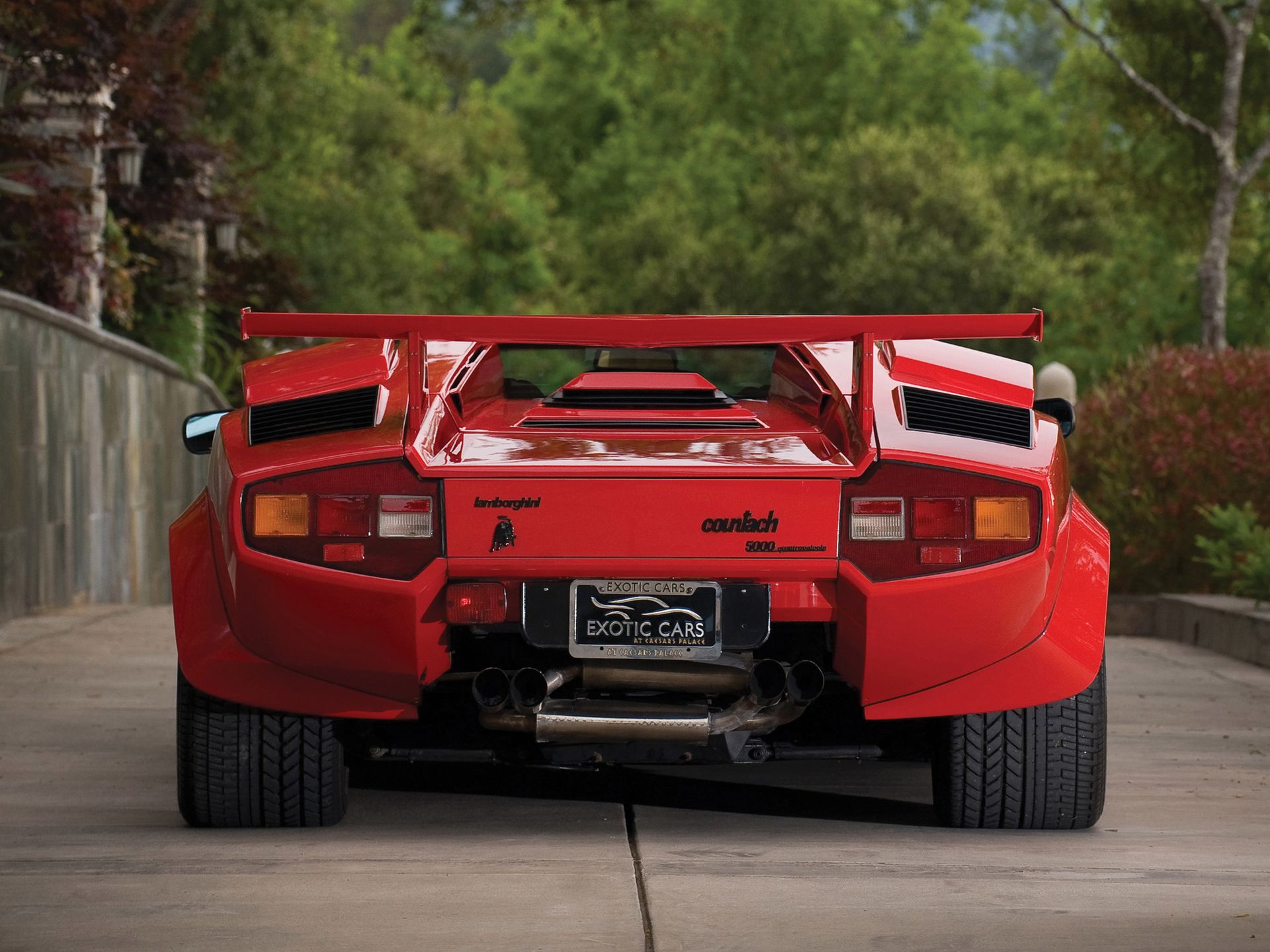 Od dekad z V12: ewolucja hipersamochodów Lamborghini 33