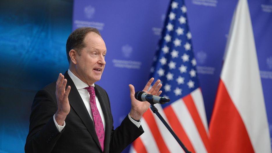 Mark Brzezinski
Warszawa, 22.02.2023. Ambasador Stan�w Zjednoczonych w Polsce Mark Brzezinski podczas konferencji prasowej w siedzibie Ministerstwa Funduszy i Polityki Regionalnej w Warszawie, 22 bm. Tematem konferencji b�dzie uroczyste podpisanie Bridge Contract pomi�dzy sp�k� Polskie Elektrownie J�drowe (PEJ) oraz firmami Westinghouse Electric Company i Westinghouse Electric Poland (Westinghouse). (ad) PAP/Marcin Obara
Marcin Obara
konferencja, konferencja prasowa, polityk, polityka, firma, firmy, kontrakt, ministerstwo, podpisanie, dyplomacja, dyplomata, bezpiecze�stwo energetyczne, elektrownia, j�drowa, projekt budowy elektrowni j�drowej, wsp�praca