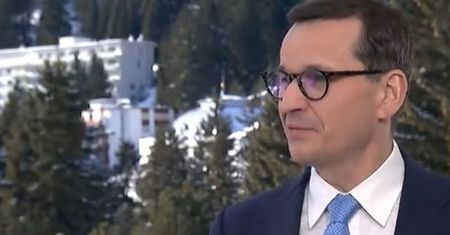 Ale wpadka! Tak zagraniczna stacja podpisała Mateusza Morawieckiego
