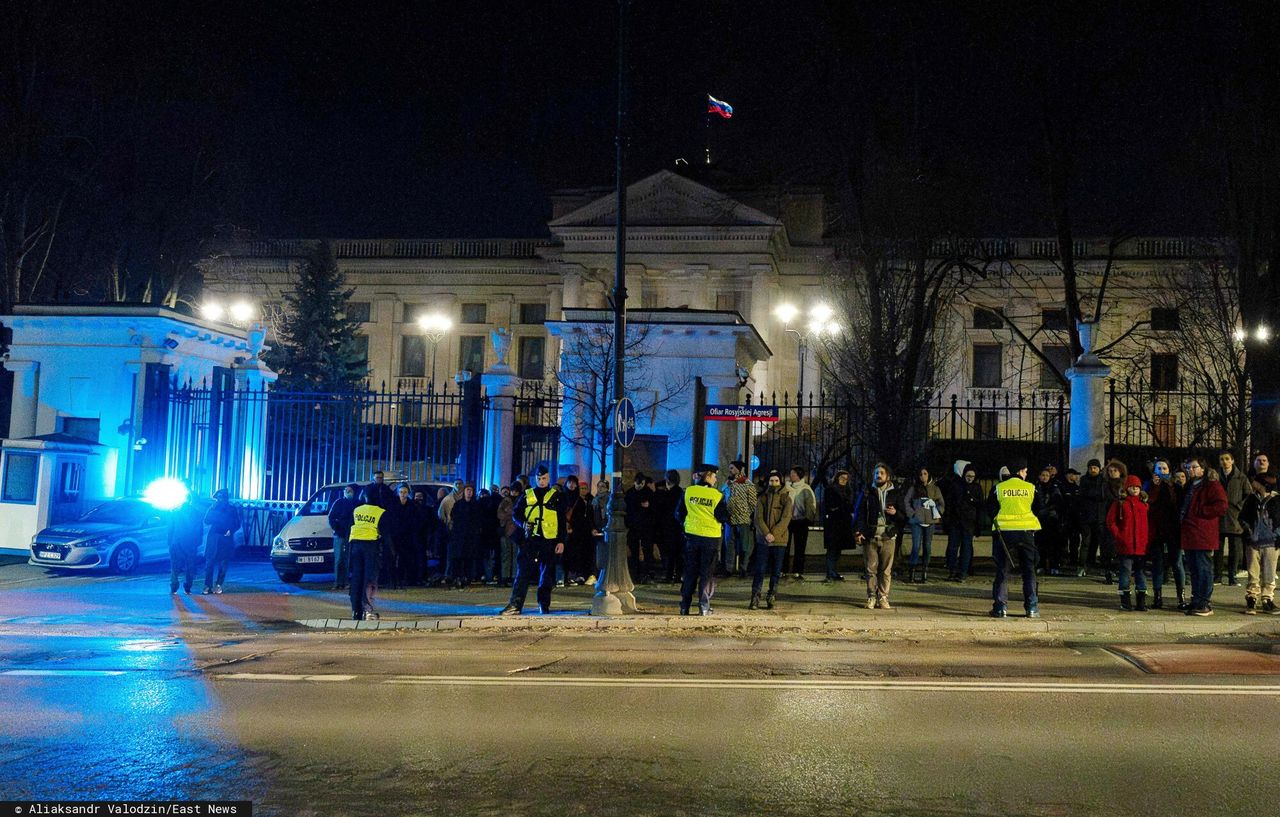 Protest przed ambasadą Rosji w Warszawie. Okrzyki po śmierci Nawalnego
