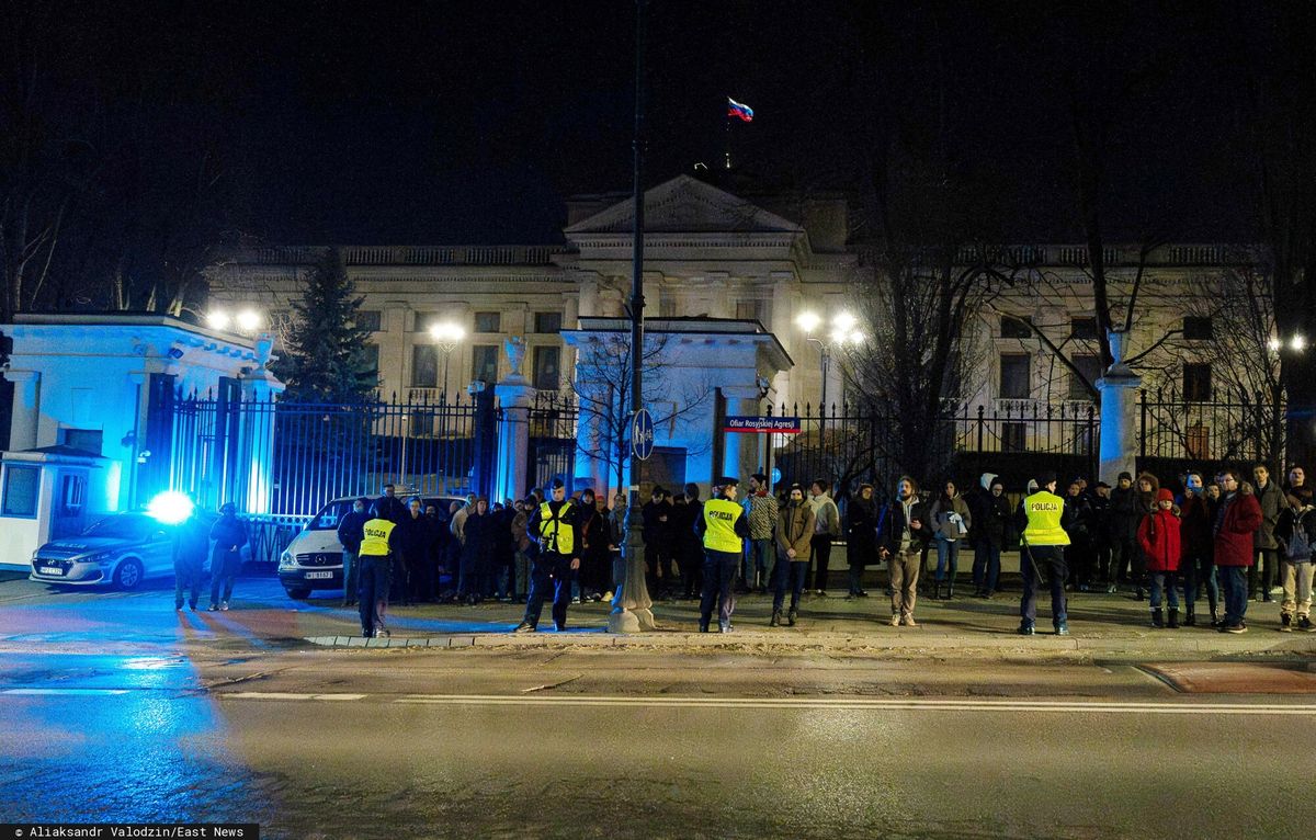 Śmierć Nawalnego. Protest przed ambasadą Rosji w Warszawie