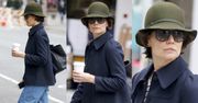Katie Holmes skrywa się pod babcinym kapeluszem