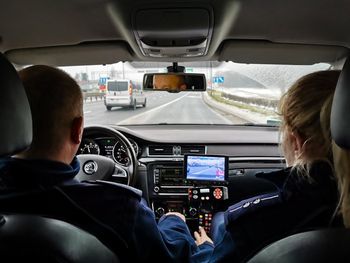 Zatrzymał auto do kontroli. Mocno się zdziwił, kto jest za kierownicą