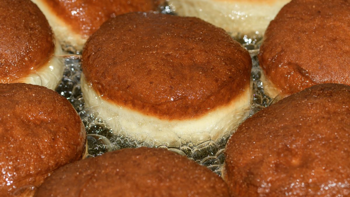 Zobacz przepis na tradycyjne pączki 