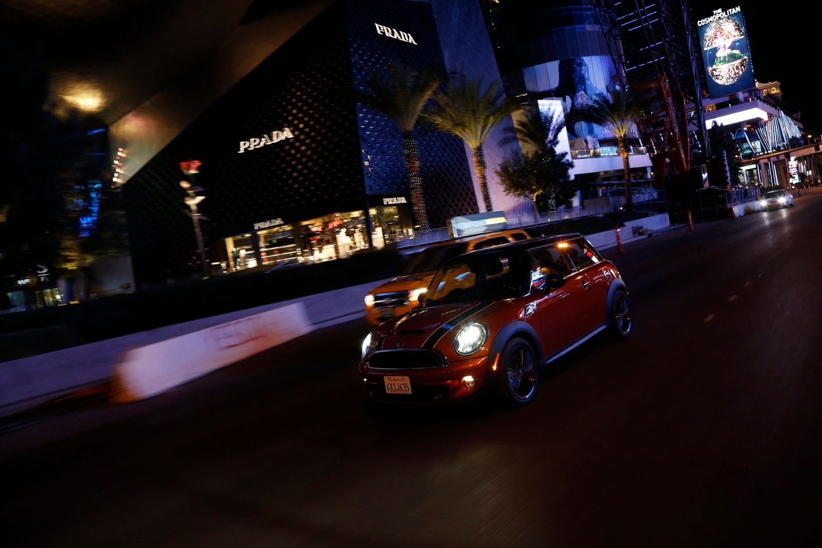 Galeria Mini jako celebracja sprzedaży półmilionowego egzemplarza w USA 215