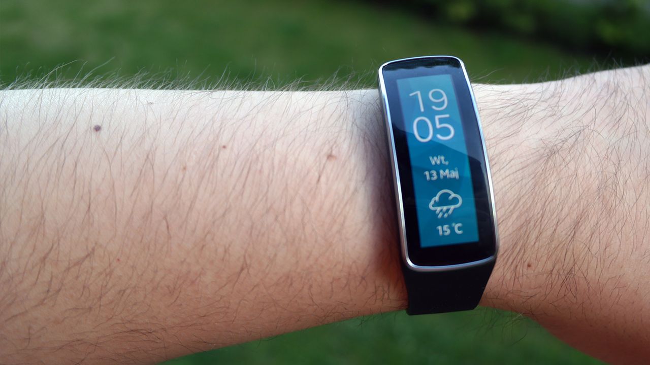 Samsung Gear Fit to słaba opaska do lifeloggingu, ale świetny smartwatch 3