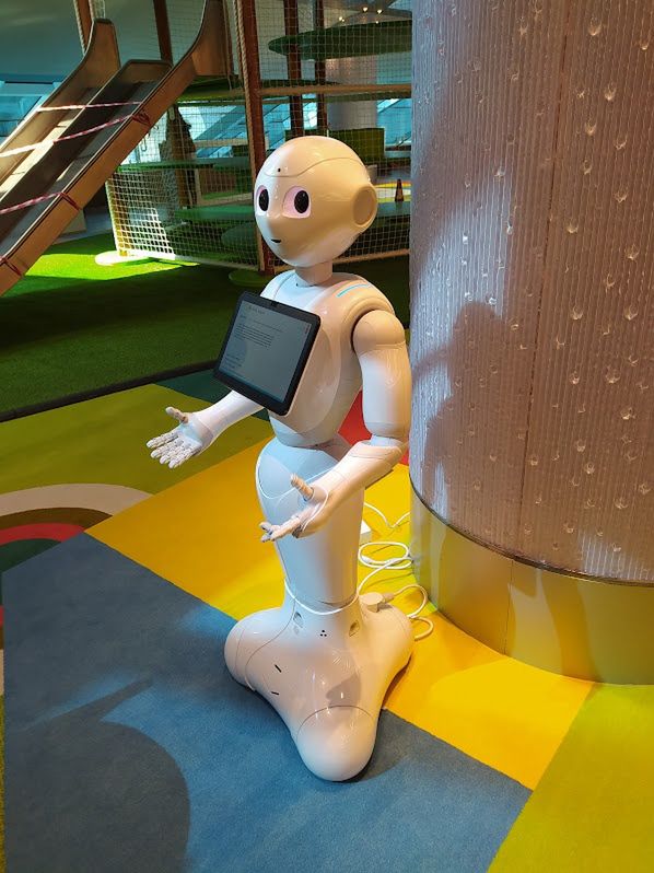 W bibliotece dla dzieci spotkać można robota Peppera