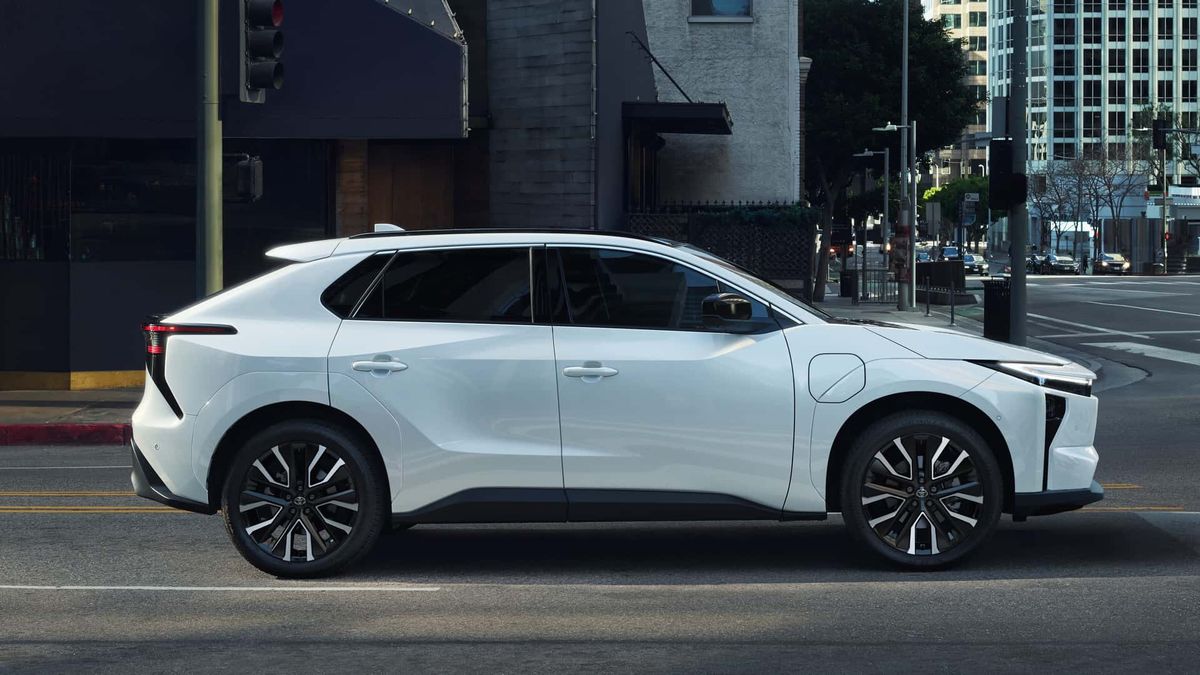 Odświeżona Toyota bZ