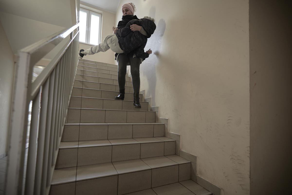 Codzienność Jolanty Muszyńskiej opiekującej się 27-letnią córką Magdaleną chorującą na porażenie mózgowe.