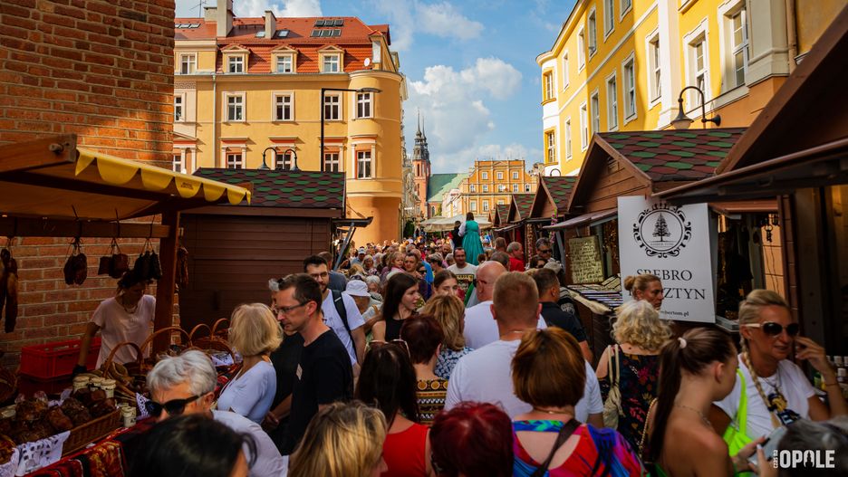 Tłumy turystów w Opolu