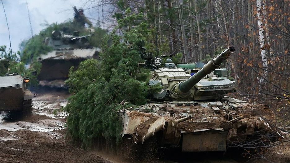 Czołgi T-80BW rosyjskiej piechoty morskiej - zdjęcie ilustracyjne