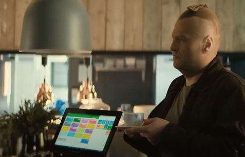 Czeska Dotykačka wchodzi na polski rynek z kampanią „Słyszałem, że masz kasę”