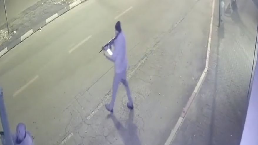 Dramatyczne chwile ataku ISIS zarejestrowały kamery miejskiego monitoringu